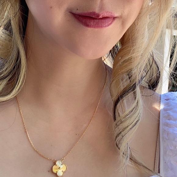 Alhambra Pendant Cloverleaf 18k necklace - Picture 6 of 7